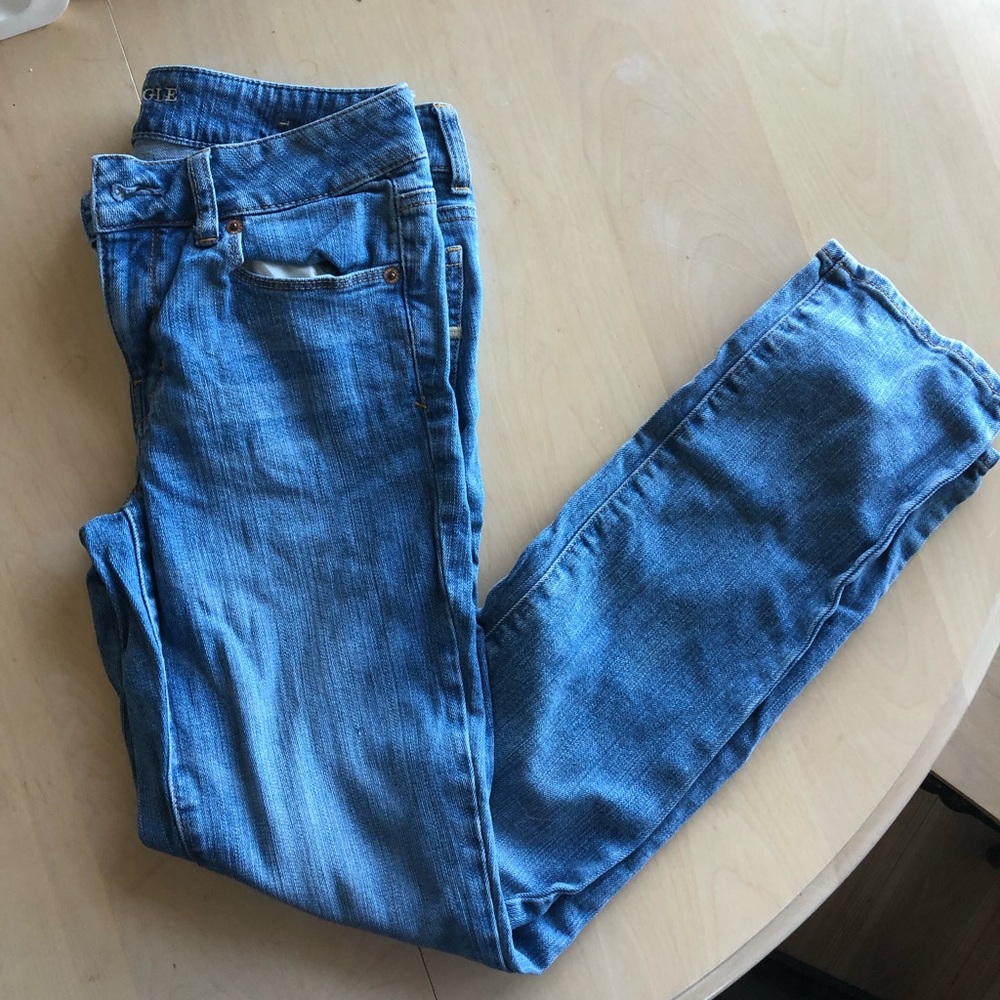 Size 8 skinny stretch light wash American eagle jeans
